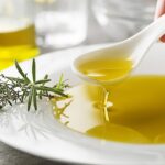 Aceite de Oliva y Limón: Una Mezcla Saludable para la Alimentación