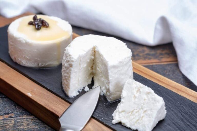 Beneficios del queso de cabra para controlar el colesterol