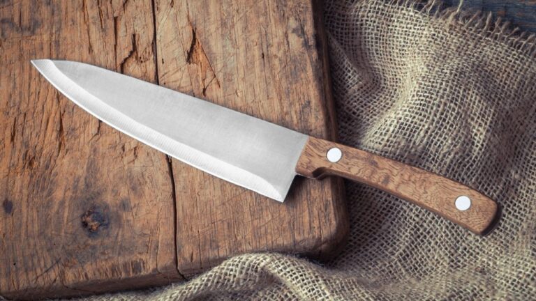 Cómo afilar cuchillos con piedras: Consejos de alimentación y cuidado