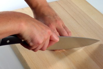 Cómo curar un dedo cortado con un cuchillo: Consejos de alimentación y comida