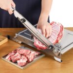 cortando-carne-de-manera-rapida-y-facil-con-maquinas-de-cortar